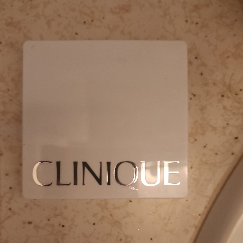 Clinique White Compact